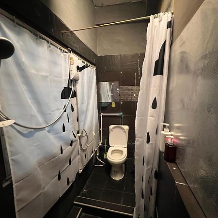 Stay Strays Hostel Μπανγκόκ Εξωτερικό φωτογραφία