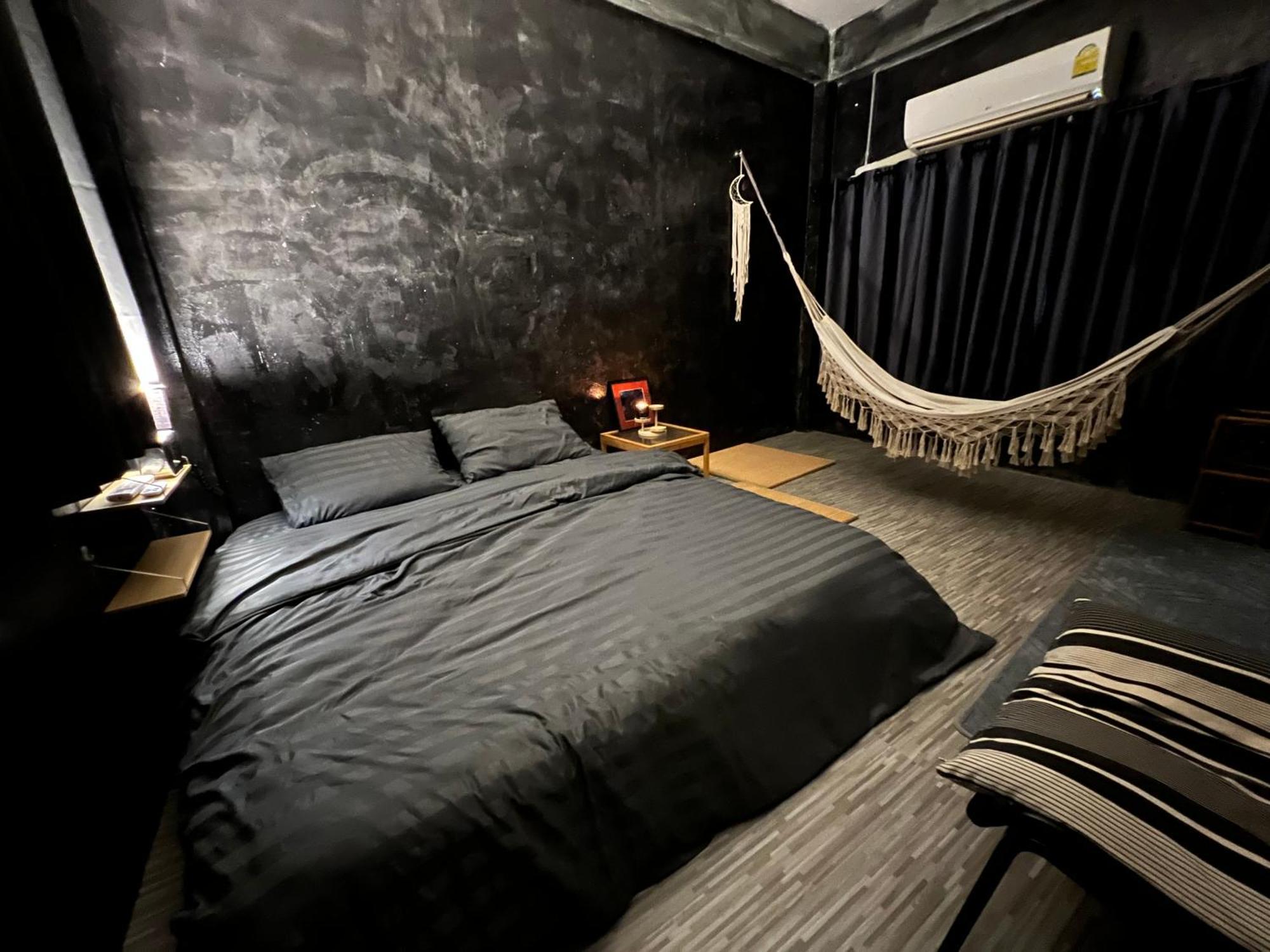 Stay Strays Hostel Μπανγκόκ Εξωτερικό φωτογραφία