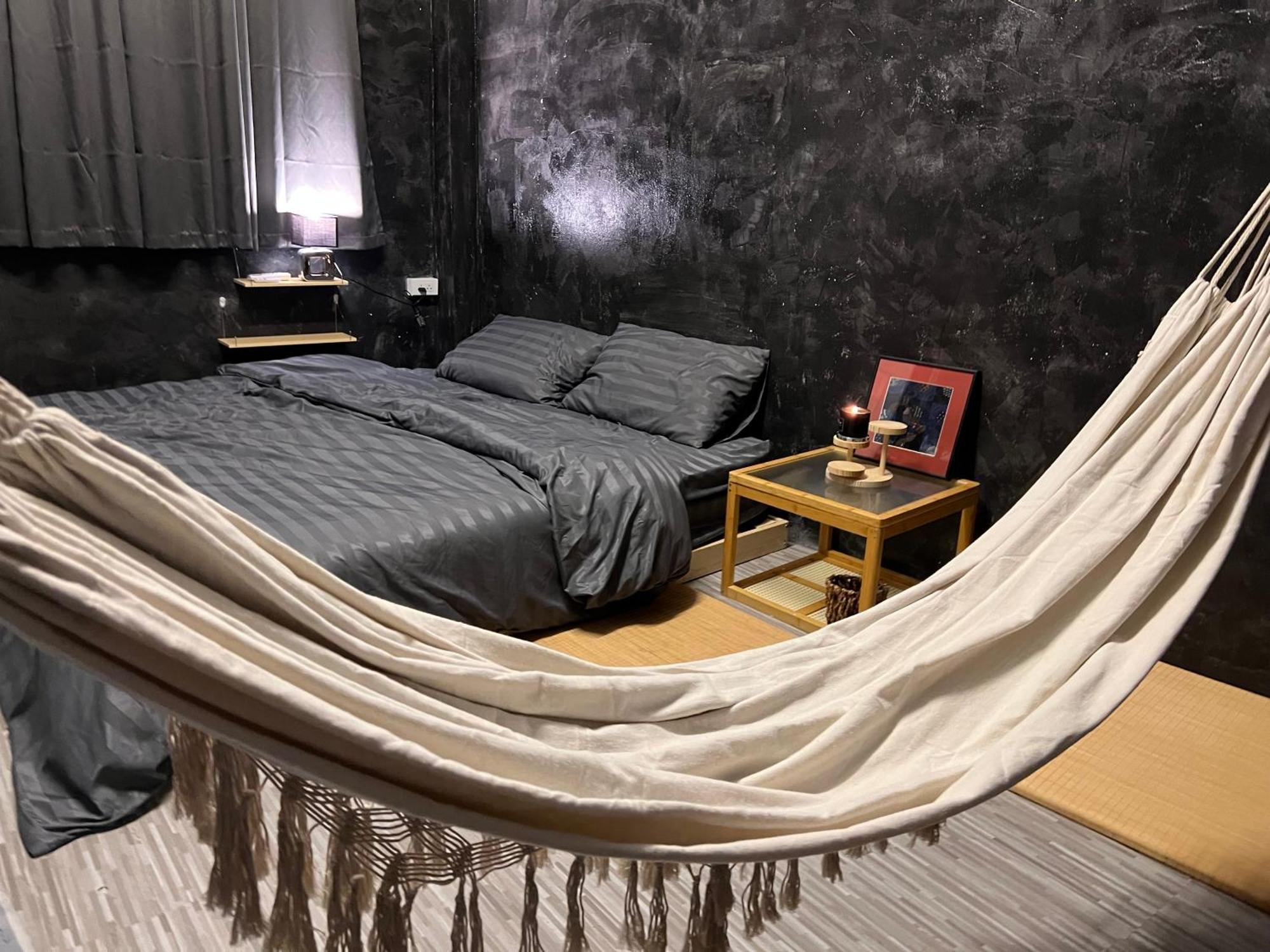 Stay Strays Hostel Μπανγκόκ Εξωτερικό φωτογραφία