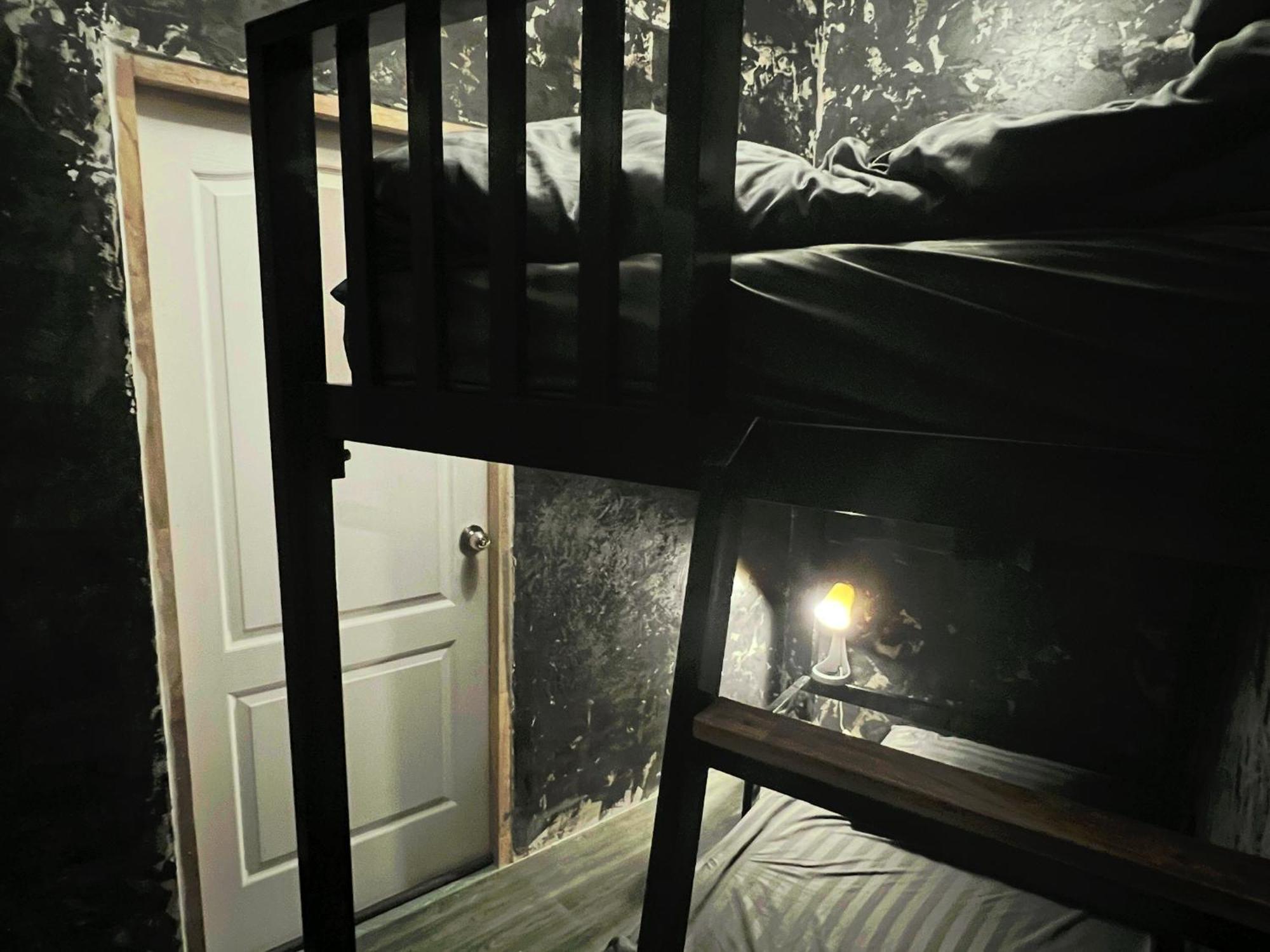 Stay Strays Hostel Μπανγκόκ Εξωτερικό φωτογραφία