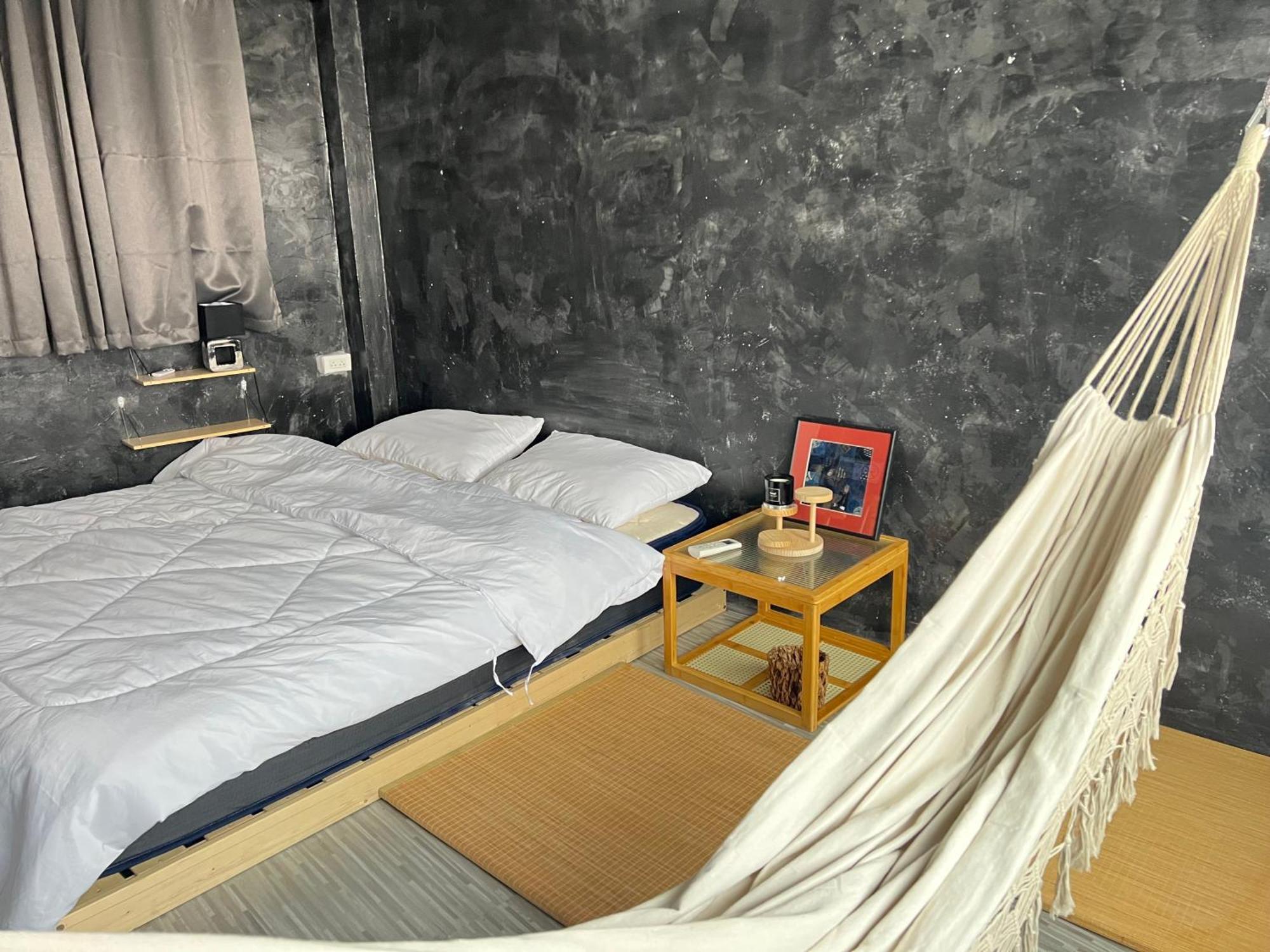 Stay Strays Hostel Μπανγκόκ Εξωτερικό φωτογραφία