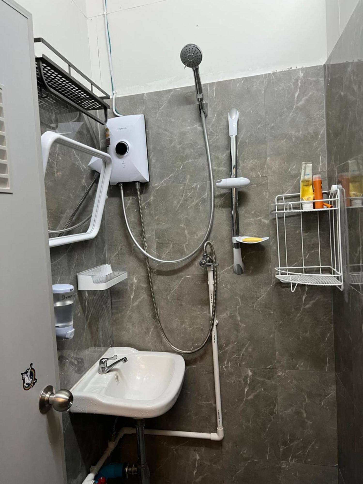Stay Strays Hostel Μπανγκόκ Εξωτερικό φωτογραφία